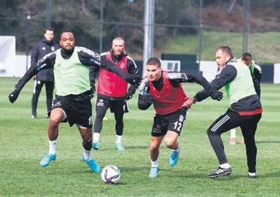 fenerbahce-kalecisi-altay-bayindir-ukraynali-cocuklari-unutmadi-buraya-galibiyet-fotografi-koymak-isterdim-1646176826271.jpeg Fenerbahçe kalecisi Altay Bayındır Ukraynalı çocukları unutmadı: Buraya galibiyet fotoğrafı koymak isterdim-4