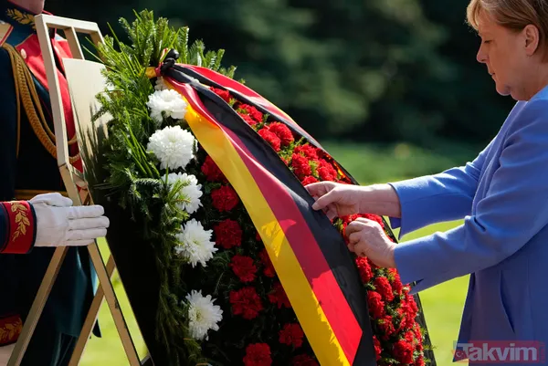 SON DAKİKA: Rusya Devlet Başkanı Putin Almanya Başbakanı Angela Merkel'e çiçek verdi - 15