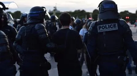 1691683300499.jpeg Fransa’da karışıklığa yol açmıştı! 17 yaşındaki Müslüman genci öldüren polisler hakim karşısına çıktı-6