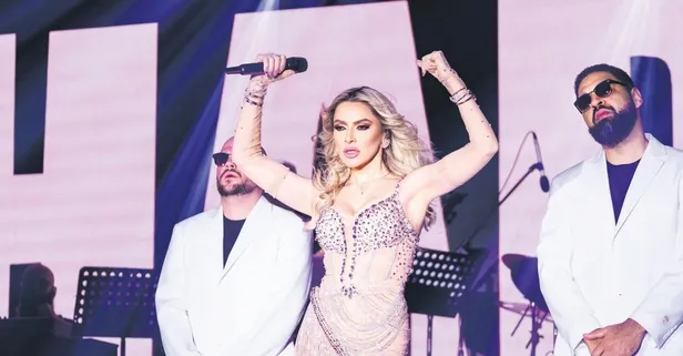 Sahnenin yıldız isimleri yılbaşında hem eğlendi hem de eğlendirdi! Hadise, Simge, Hande Yener, Sibel Can, Defne Samyeli...