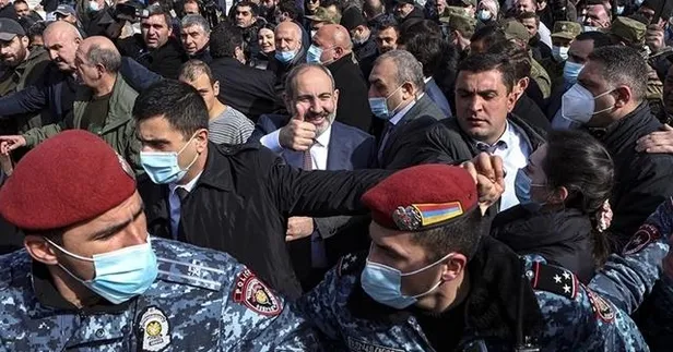 Son dakika: Ermenistan karışıyor! Göstericiler hükümet binasını bastı-5