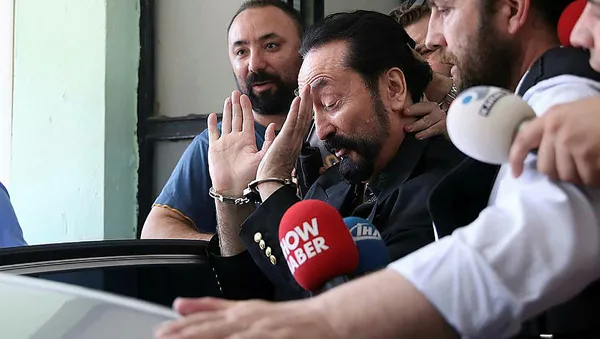 Adnan Oktar’ın kediciği Müge Öğütçü skandalı itiraf etti: Bana 3 kez tecavüz etti!-6