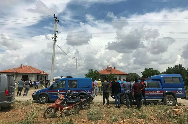 Denizli'de korkunç olay! Cinnet geçirdi, eşini ve 2 çocuğunu katletti