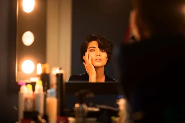 sefirin-kizinin-mavisi-tuba-buyukustunun-paylasimi-olay-oldu-final-yapan-diziye-bakin-nasil-veda-etti-1620765456536.jpg Sefirin Kızı’nın Mavi’si Tuba Büyüküstün’ün paylaşımı olay oldu! Final yapan diziye bakın nasıl veda etti…-6