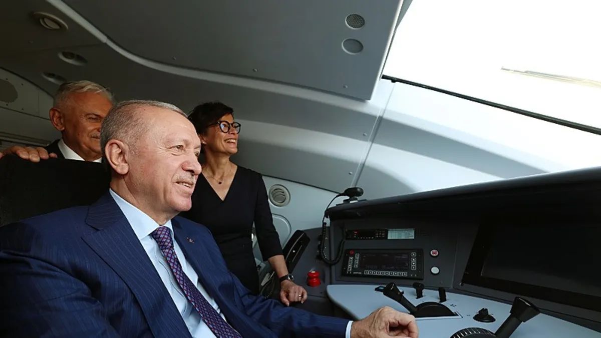 Başkan Erdoğan'ın hızlı tren sürüşünde dikkat çeken diyalog! Marta Kos'a: “Biz buradayken korkmayın”