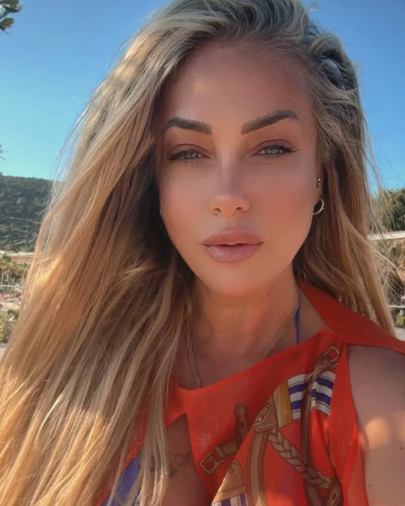 gokce-bahadirin-derin-dekoltesine-yeliz-yesilmenden-dikkat-ceken-yorum-1767769683123.jpg Gökçe Bahadır’ın derin dekoltesine Yeliz Yeşilmen’den dikkat çeken yorum-6