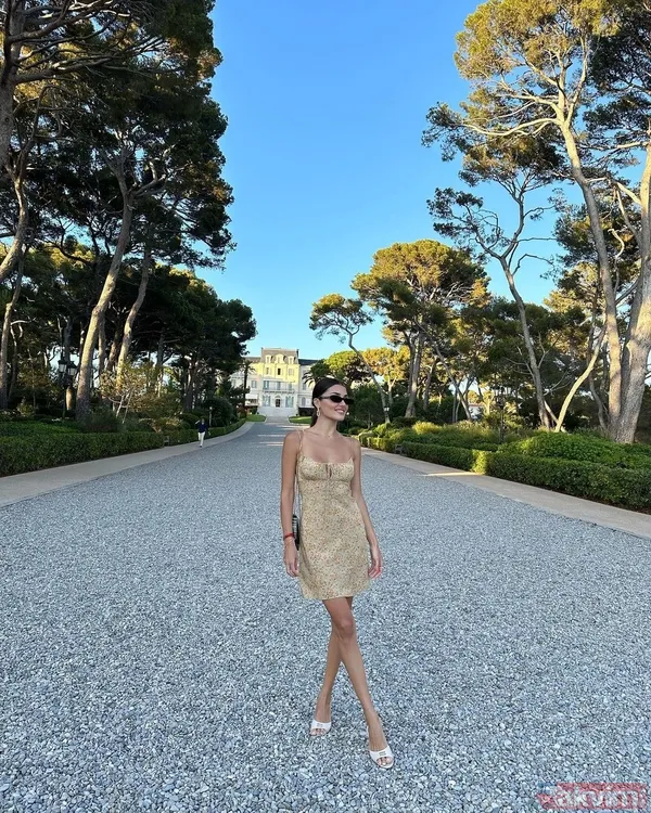 Günde sadece 12 saat kuralı koymuştu! Hande Erçel bikinili pozlarıyla yeri göğü inletti "Pata küte..." Hakan Sabancı aşk doludizgin! - 12