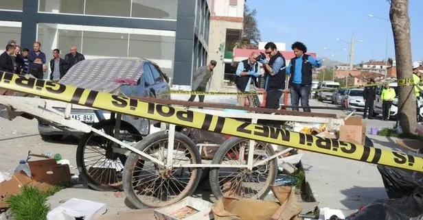 Çorum’da korkunç kaza! Otomobil seyyar satıcıların arasına daldı