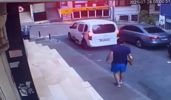 mecidiyekoyde-akil-almaz-anlar-supurgeyle-hirsizlari-kovalayip-kacirdi-1659015092167.jpg Mecidiyeköy’de akıl almaz anlar: Hırsızları süpürgeyle kovaladı-5