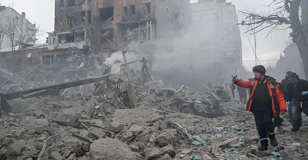 Rusya Ukrayna'da bir binayı vurdu: Çok sayıda yaralı var