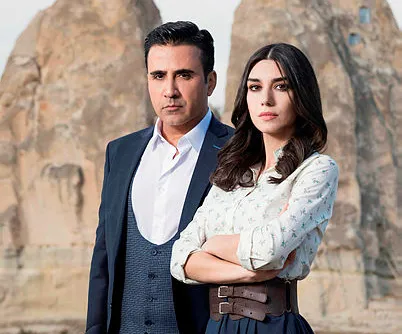 Burcu Kıratlı, Külliye'deki davete hazırlanıyor-2