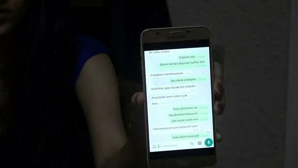 eski-esinin-ozel-goruntulerini-arkadaslarina-yolladigi-iddiasini-kabul-etmedi-1594707392586.jpg Mersin'de skandal olay! Eski eşinin müstehcen videosunu arkadaşlarına mı yolladı?-2