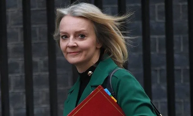 ingiltere-ticaret-bakani-liz-trusstan-ingiltere-turkiye-ticaret-anlasmasi-icin-olumlu-mesaj-1593114383580.jpeg İngiltere Ticaret Bakanı Liz Truss'tan "İngiltere-Türkiye ticaret anlaşması" için olumlu mesaj!-1