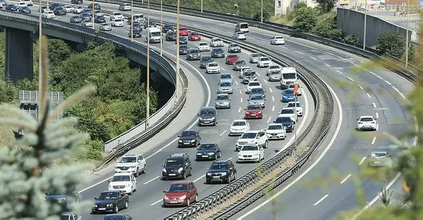 Tatilcilerin dönüş çilesi başladı! Trafik yoğunlaşıyor