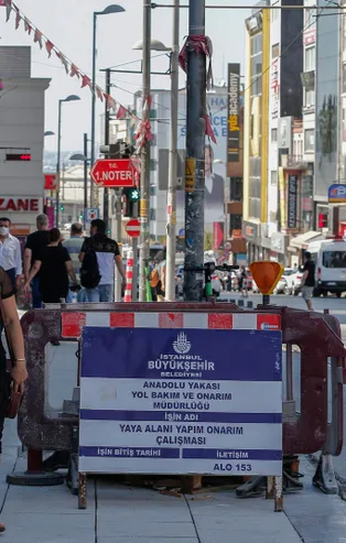 İstanbullu'nun bitmeyen çilesi! CHP'li İBB haftalardır bir kaldırım taşını dahi döşeyemedi