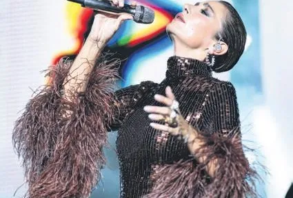 Sıla sahnede büyüledi!