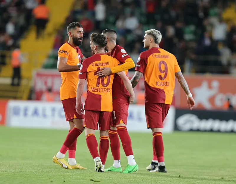 Okan Buruk'tan 2 flaş karar! İşte Galatasaray'ın Pendikspor maçı 11'i - 6