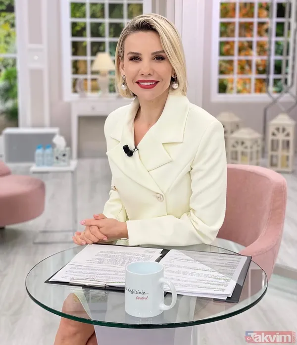 10 yıl önce evlenen Esra Erol ile Ali Özbir arasında ‘dırdırcı’ polemiği! Tatlı atışmaları gülümsetti! “Ali abi öyle olmaz füze atsaydın” - 5