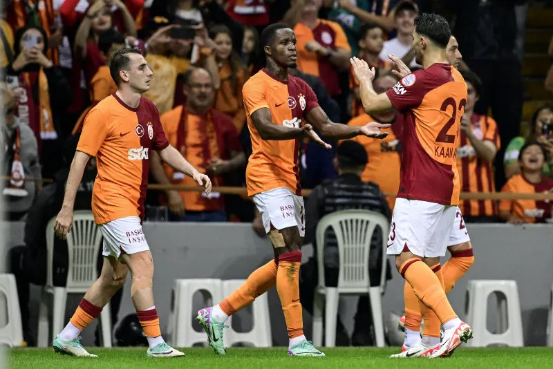 Galatasaray Kasımpaşa'yı Zaha'nın golleriyle geçti! - 6