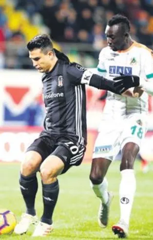 Necip savunmaya duvar ördü