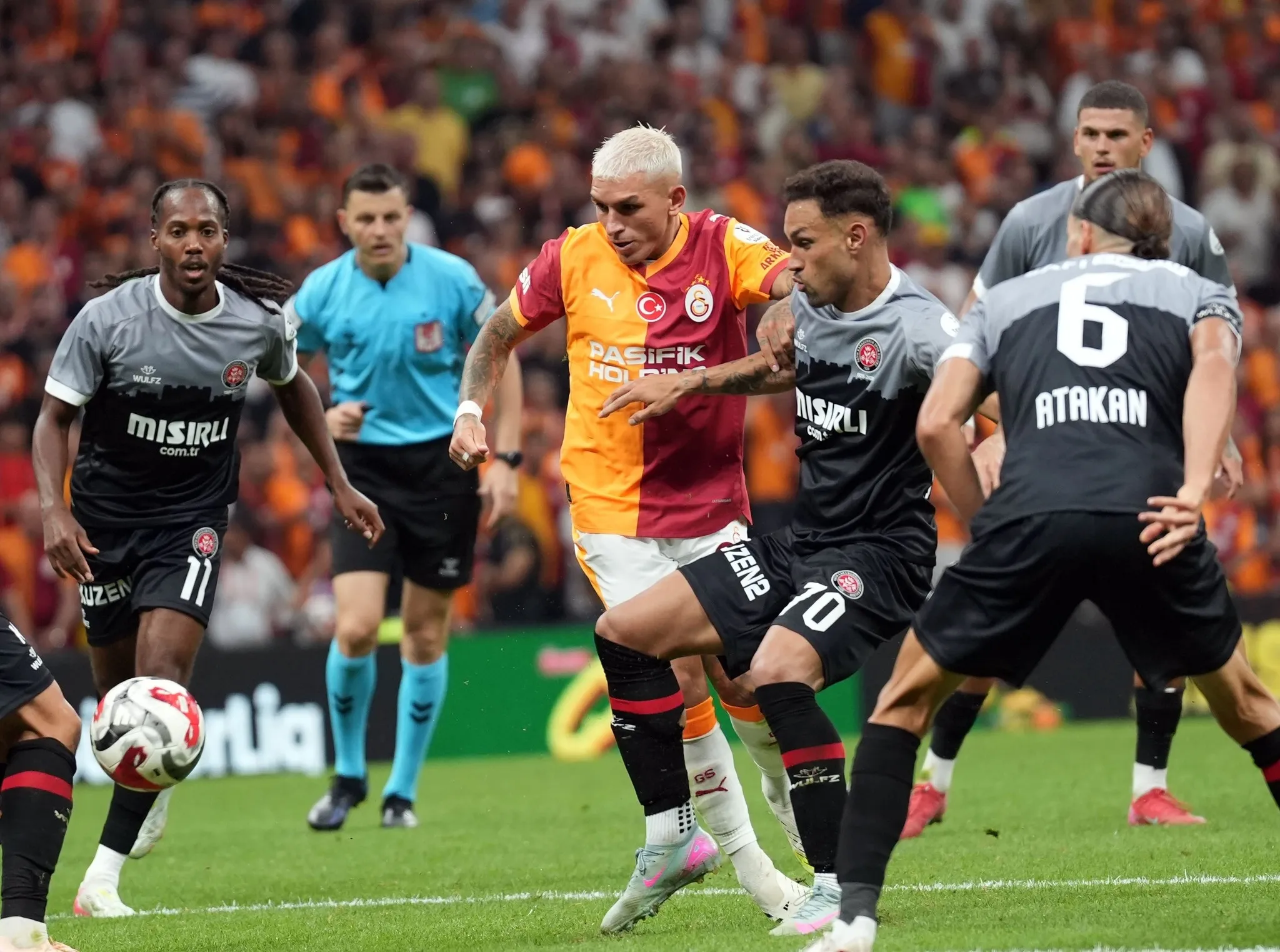 Galatasaray Karagümrük deplasmanında! Okan Buruk'tan sol bek kararı - 3