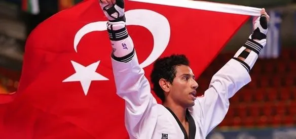 Servet Tazegül, Avrupa Tekvando Şampiyonasında 68 kilo finalinde rakibini 6-5 yenerek üst üste 5.kez Avrupa Şampiyonu oldu