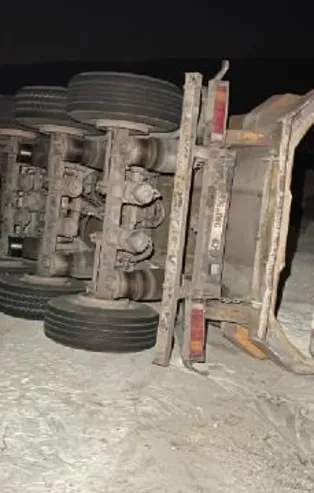 Karabük'te cam madeni yüklü tır devrildi! Bir anda hızlandı, fren tutmadı...