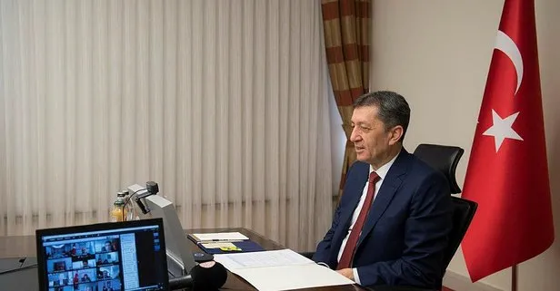 Bakan Selçuk'tan gençlere çağrı