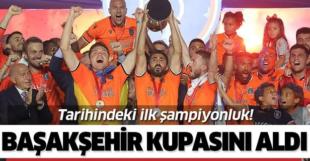 Medipol Başakşehir kupasını aldı!