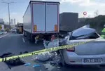 VİDEO 💥 Hadımköy kaza haberi: TEM’de zincirleme trafik kazası! Otomobil TIR’a saplandı: 1 ölü 🚑 Olay yeri görüntüsü