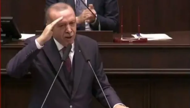Başkan Erdoğan ''Asker selamından korkacak kadar zavallılar'' deyip askere selam çaktı