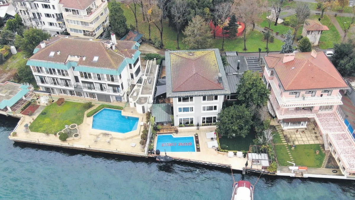 Uyuşturucu ve fuhuş soruşturmasında yalı torbacısı belli oldu! Kod adı: 'Gio'! 17 şüpheliden 12'si tutuklandı