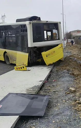 Başakşehir'de facianın eşiğinden dönüldü! İETT otobüsü şarampole uçtu