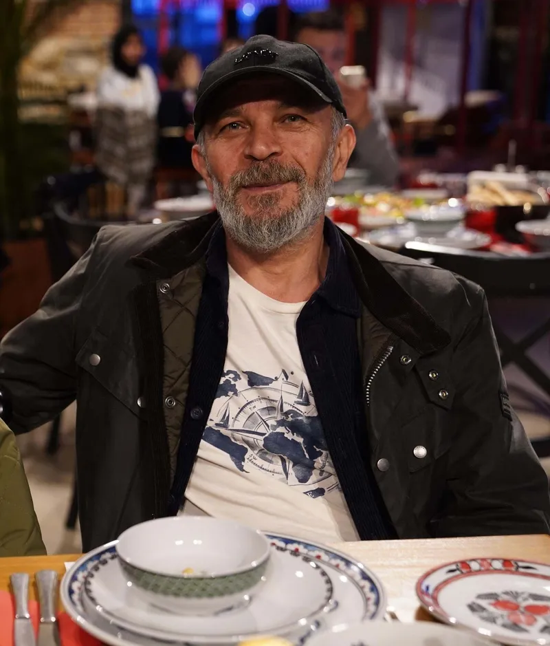 ates-kuslarinin-oyunculari-ve-ekibi-iftarda-bulustu-1710494516633.jpg Ateş Kuşları’nın oyuncuları ve ekibi iftarda buluştu!-4