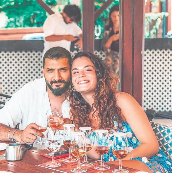 rufat-ismayil-paris-fashion-weekte-boy-gosterdi-gunay-musayeva-podyumun-tozunu-attirdi-1633383742250.jpeg Rufat İsmayil Paris Fashion Week'te boy gösterdi! Günay Musayeva podyumun tozunu attırdı-7