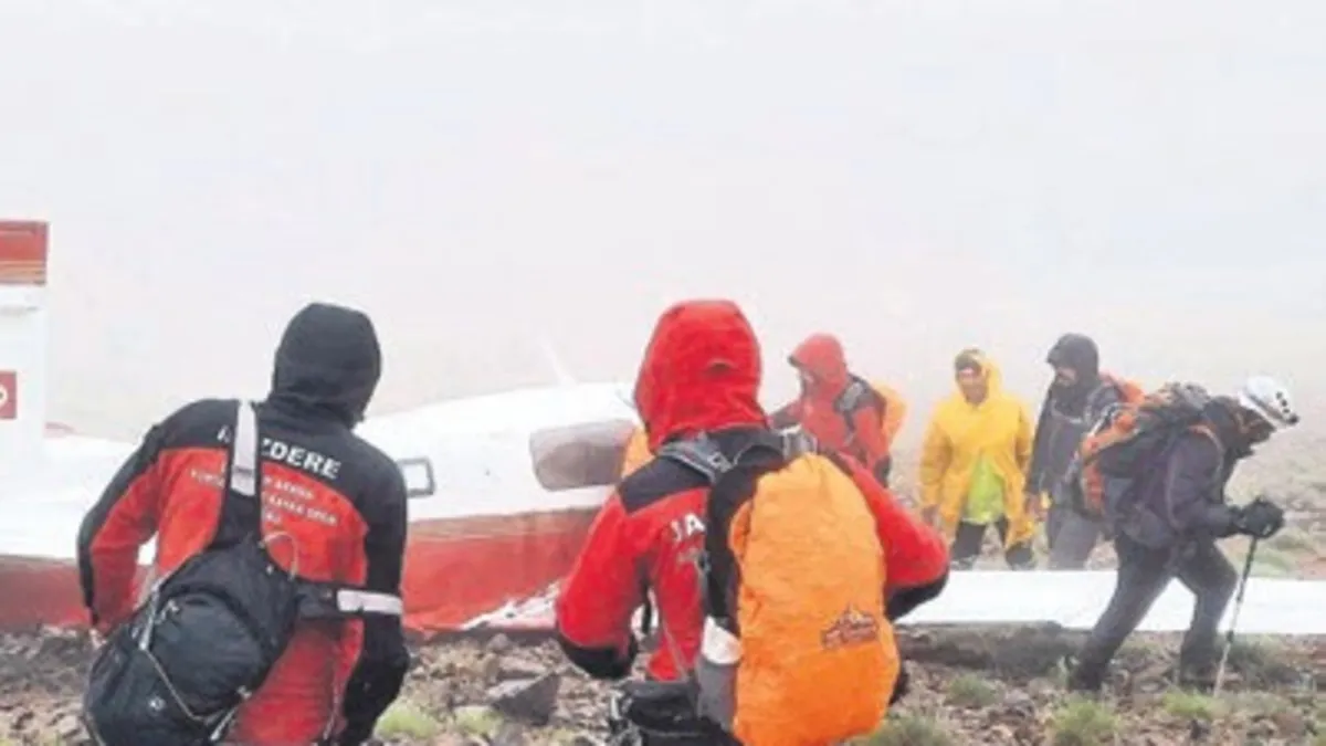 Düşen uçakta yolcu pilotu uyarmış!