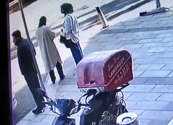 avcilarda-motosiklet-hirsizligi-kamerada-helal-para-bulunacagina-inaniyoruz-1667456039378.jpg Avcılar'da motosiklet hırsızlığı kamerada! 'Helal para bulunacağına inanıyoruz'-5