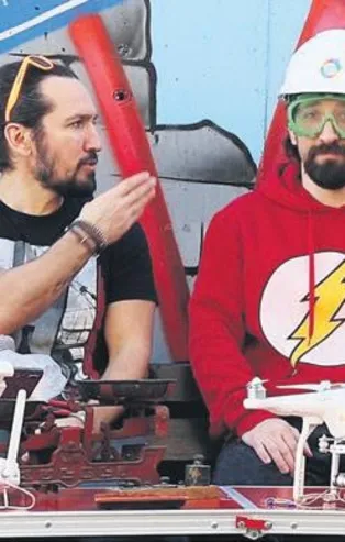 Doğukan ile Batıkan Manço drone ile sipariş teslimini denedi