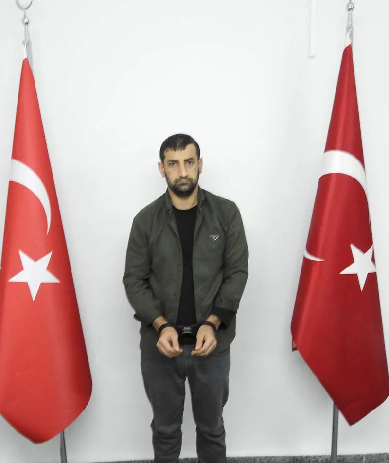 mit-pkknin-suriyedeki-sozde-sorumlularindan-serhat-ozmeni-yakaladi-1733490833869.jpg PKK'lı terörist Serhat Özmen (Takvim.com.tr)