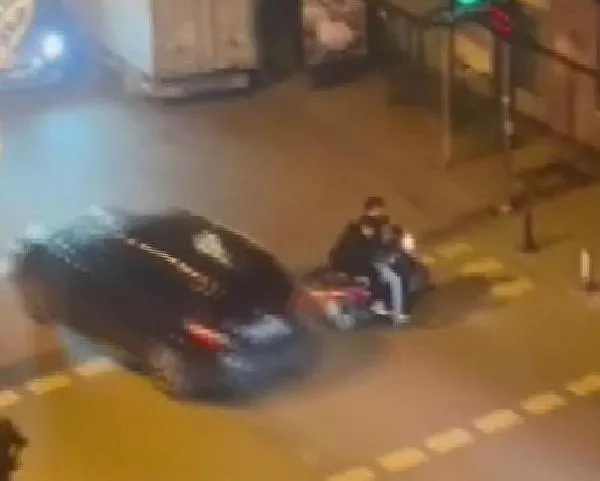 bayrampasada-motosikletlilerin-bicakli-kavgasi-1-olu-kavga-ani-kamerada-1707113038720.jpeg Bayrampaşa'da motosikletlilerin bıçaklı kavgası: 1 ölü | O anlar kamerada-3