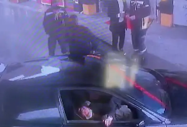 istanbul-sultanbeylide-esinin-hastaneye-yetistirmeye-calistigi-hamile-kadin-akaryakit-istasyonunda-dogurdu-1618988313416.jpg İstanbul Sultanbeyli'de eşinin hastaneye yetiştirmeye çalıştığı hamile kadın akaryakıt istasyonunda doğurdu-3