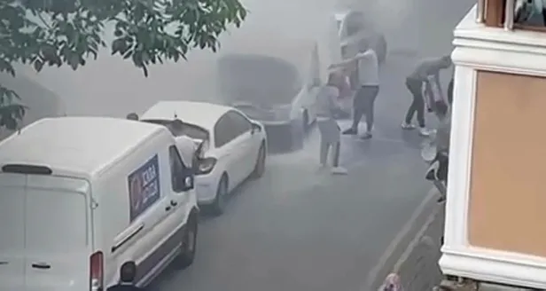 1622363676096.jpg Üsküdar'da park halindeki araç kül oldu!-3