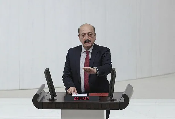 calisma-ve-sosyal-guvenlik-bakani-vedat-bilginden-flas-aciklama-eytde-zorunlu-emeklilik-olacak-mi-1678131186706.jpeg Çalışma ve Sosyal Güvenlik Bakanı Vedat Bilgin'den flaş açıklama! EYT'de zorunlu emeklilik olacak mı?-2
