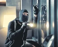 Yaşlı kadının içerisinde 2. Abdülhamid’in hediyesinin de bulunduğu toplam 30 milyon liralık ziynet eşyası çalındı