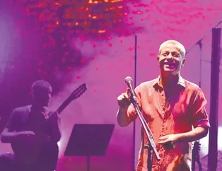 Yüzüğü çıkardı