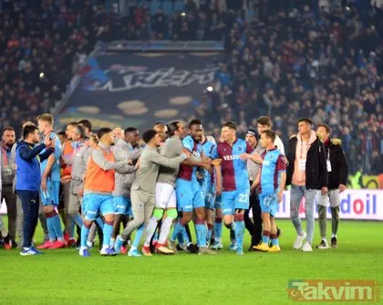 Trabzon’da maç bitti saha karıştı! Trabzonsporlu ve Fenerbahçeli futbolcular birbirine girdi