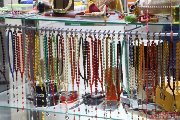 Burada Satılan Kanuni Sultan Süleyman Döneminde Yaptırılan Ve Günümüzde De Canlılığını Koruyan, Sabrı Geliştirdiğine İnanılan Bir Tespih 108 Bin Liraya...