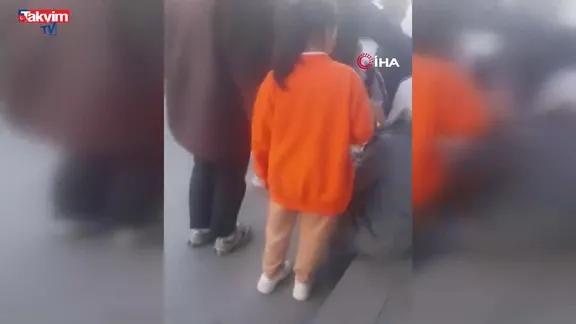 Küçükçekmece'de minibüsten düşen yaşlı kadın yaralandı