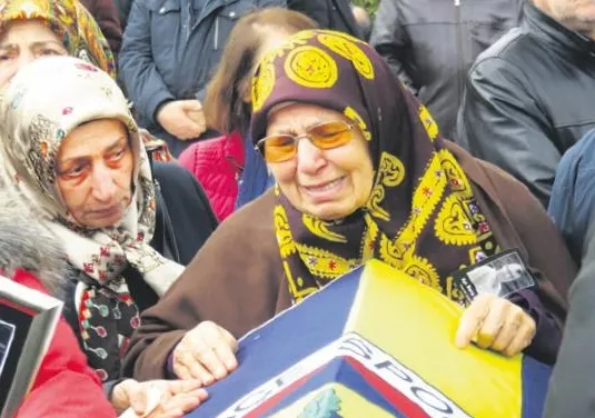 yuk gemisinde makine yagcisi tarafindan