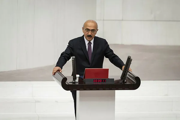 hazine-ve-maliye-bakani-lutfi-elvandan-flas-buyume-mesaji-1605598747934.jpg